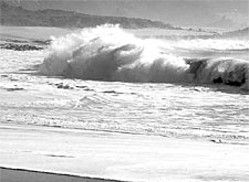 L'onda del mare che diventa un muro d'acqua