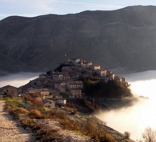 La Valnerina, from the Marmore falls to Norcia Hotel